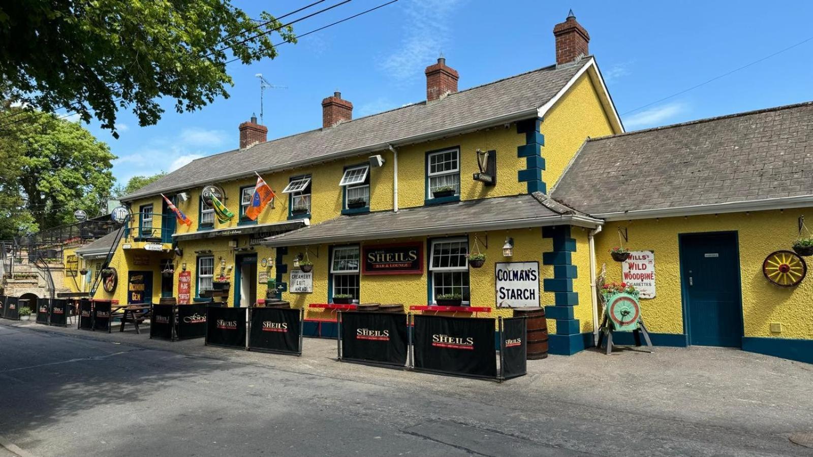 Basil Sheils B&B Accommodation 阿马 外观 照片